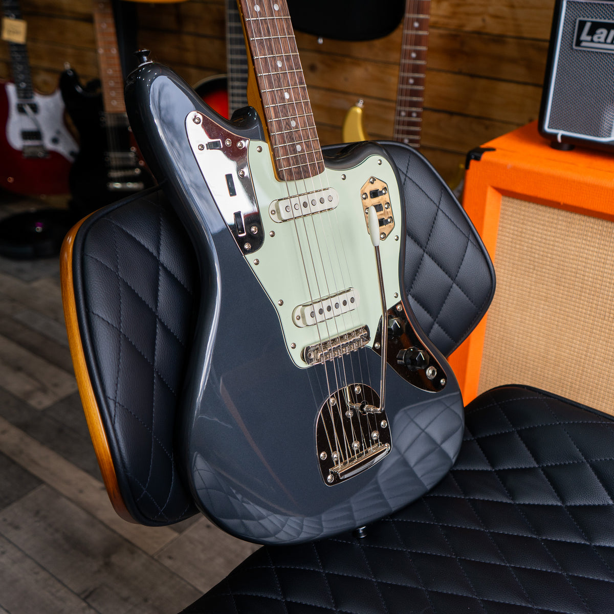 Squier Fender FSRClassic 316205-1547721903865__13953. Jaguar Vibe’60s ギター