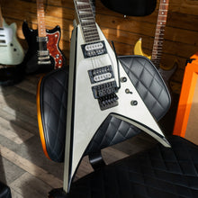 Load image into Gallery viewer, Jackson Guitar JS32 King V in White with Soft Case - (Pre-Owned)