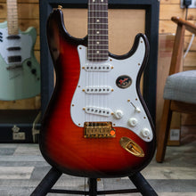 Load image into Gallery viewer, Fender 50th Anniversary American Deluxe Stratocaster in Sunburst with Hardcase - 1995 - (Pre-Owned)