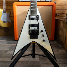 Load image into Gallery viewer, Jackson Guitar JS32 King V in White with Soft Case - (Pre-Owned)
