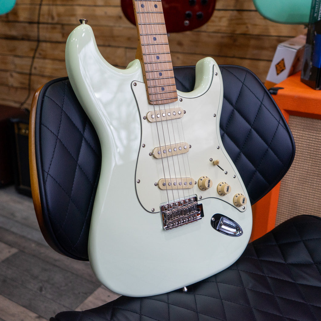 Jet JS300 Electric Guitar in White