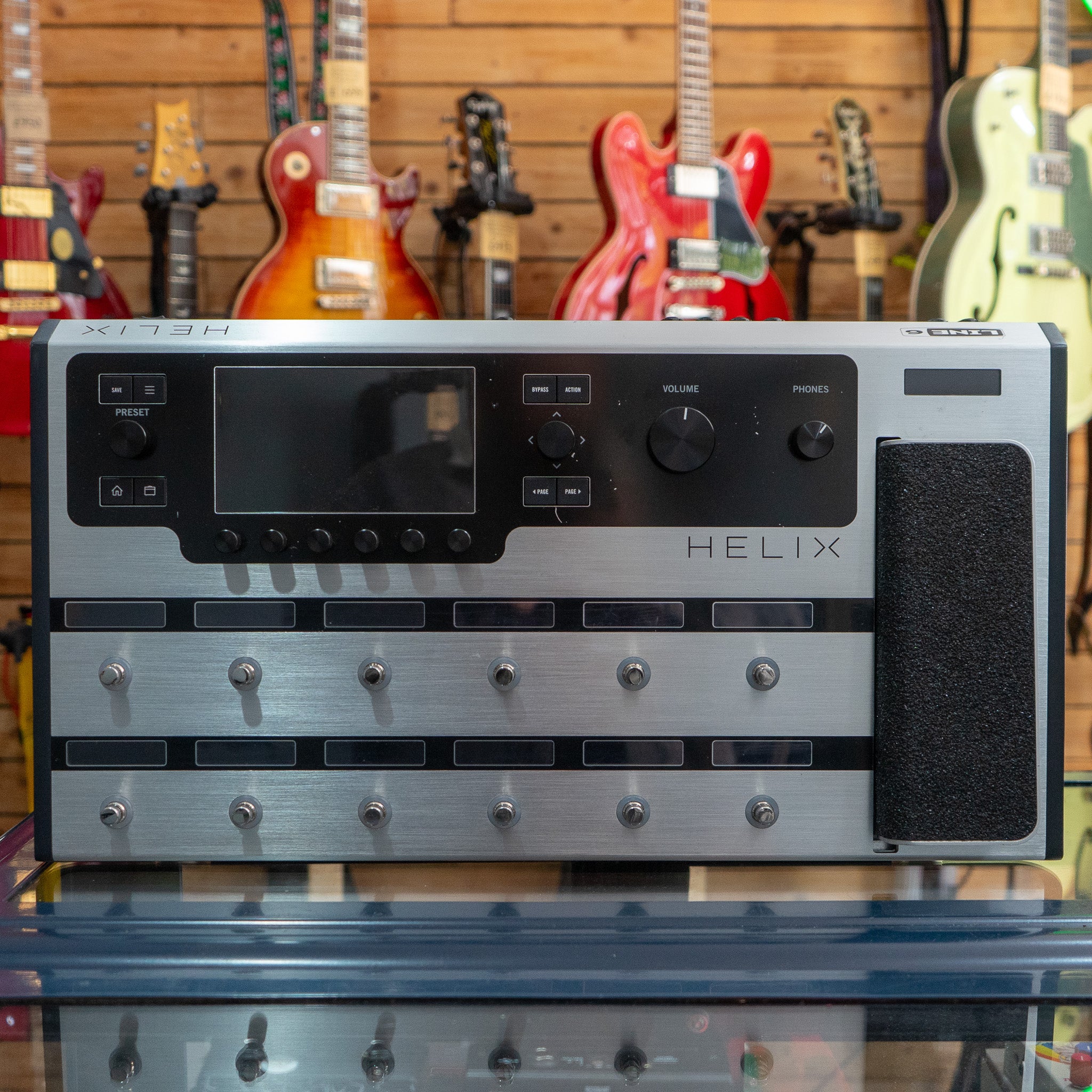 Line 6 Helix Floor Guitar Amp Modeller and Multi Effects Processor