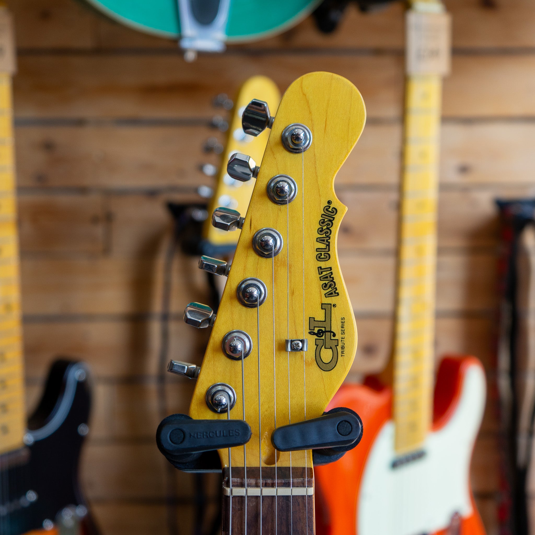 G＆L TRIBUTE SERIES ASAT CLASSIC 中古動作品　USA PU搭載　スワンプ・アッシュ　メイプルワンピースネック Telecaster G\u0026L Tribute ASAT Classic Bluesboy Semi-Hollow Red Burst | Bax Music