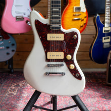 Load image into Gallery viewer, Artist Grungemaster in White - (Pre-Owned)
