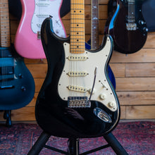 Load image into Gallery viewer, Fender American Standard Stratocaster in Black with Noiseless Pickups and Hardcase - 2008 - (Pre-Owned)
