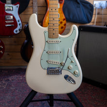 Load image into Gallery viewer, Fender Deluxe Roadhouse Stratocaster MN in Vintage White - (Pre-Owned)
