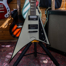 Load image into Gallery viewer, Jackson Guitar JS32T Rhoads in White - (Pre-Owned)
