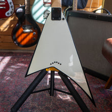 Load image into Gallery viewer, Jackson Guitar JS32T Rhoads in White - (Pre-Owned)
